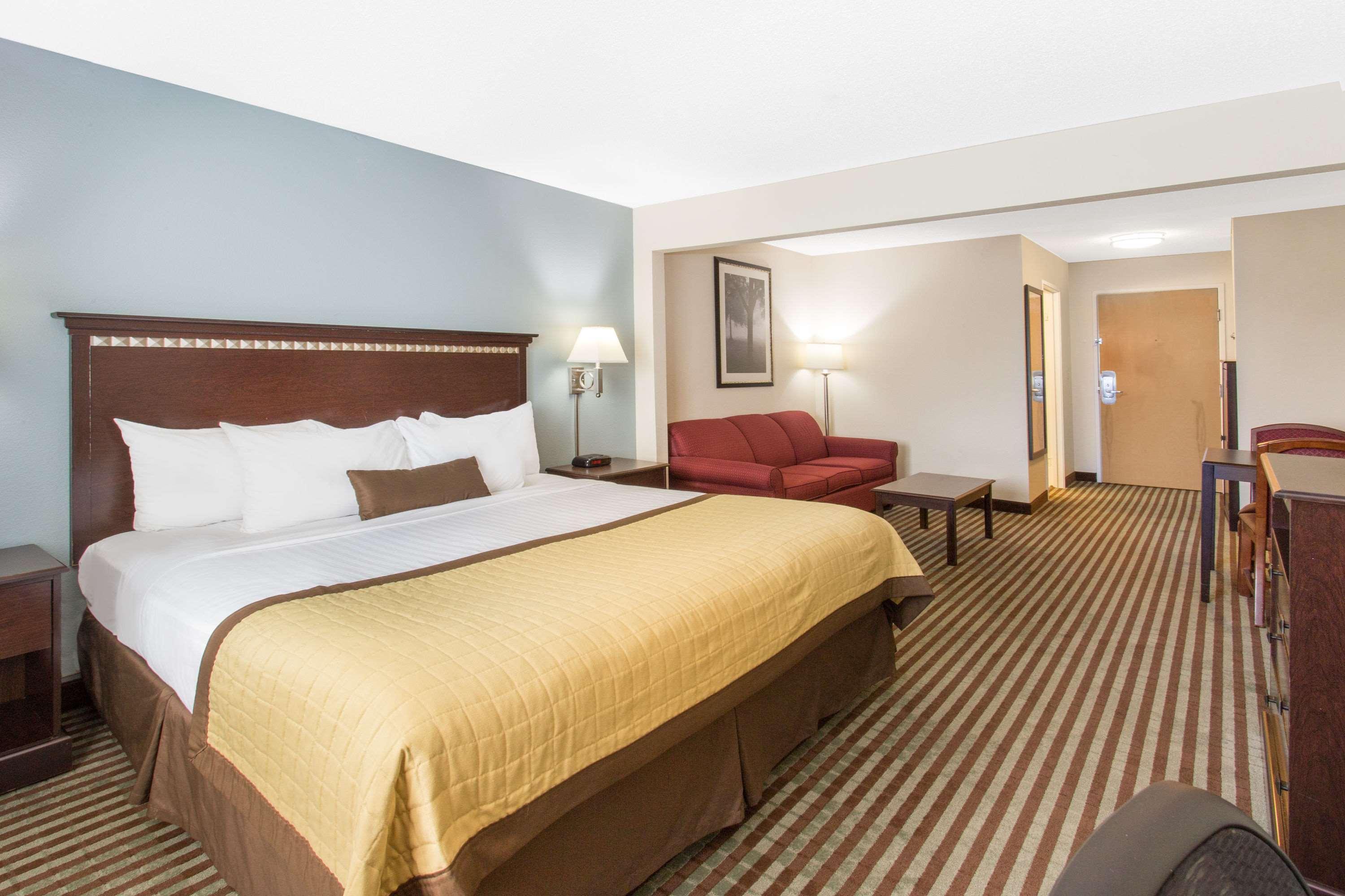 Baymont By Wyndham Mattoon Hotel Exterior foto