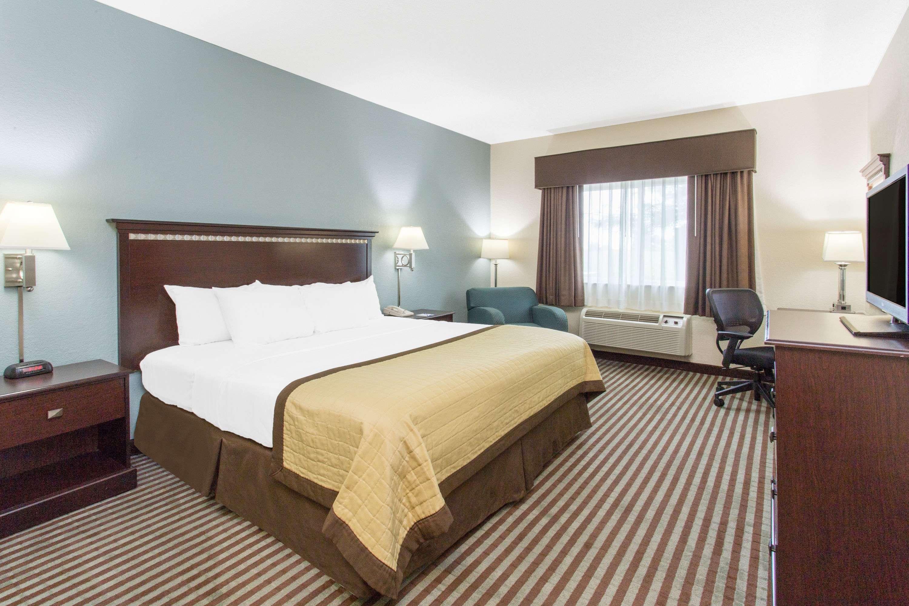 Baymont By Wyndham Mattoon Hotel Exterior foto