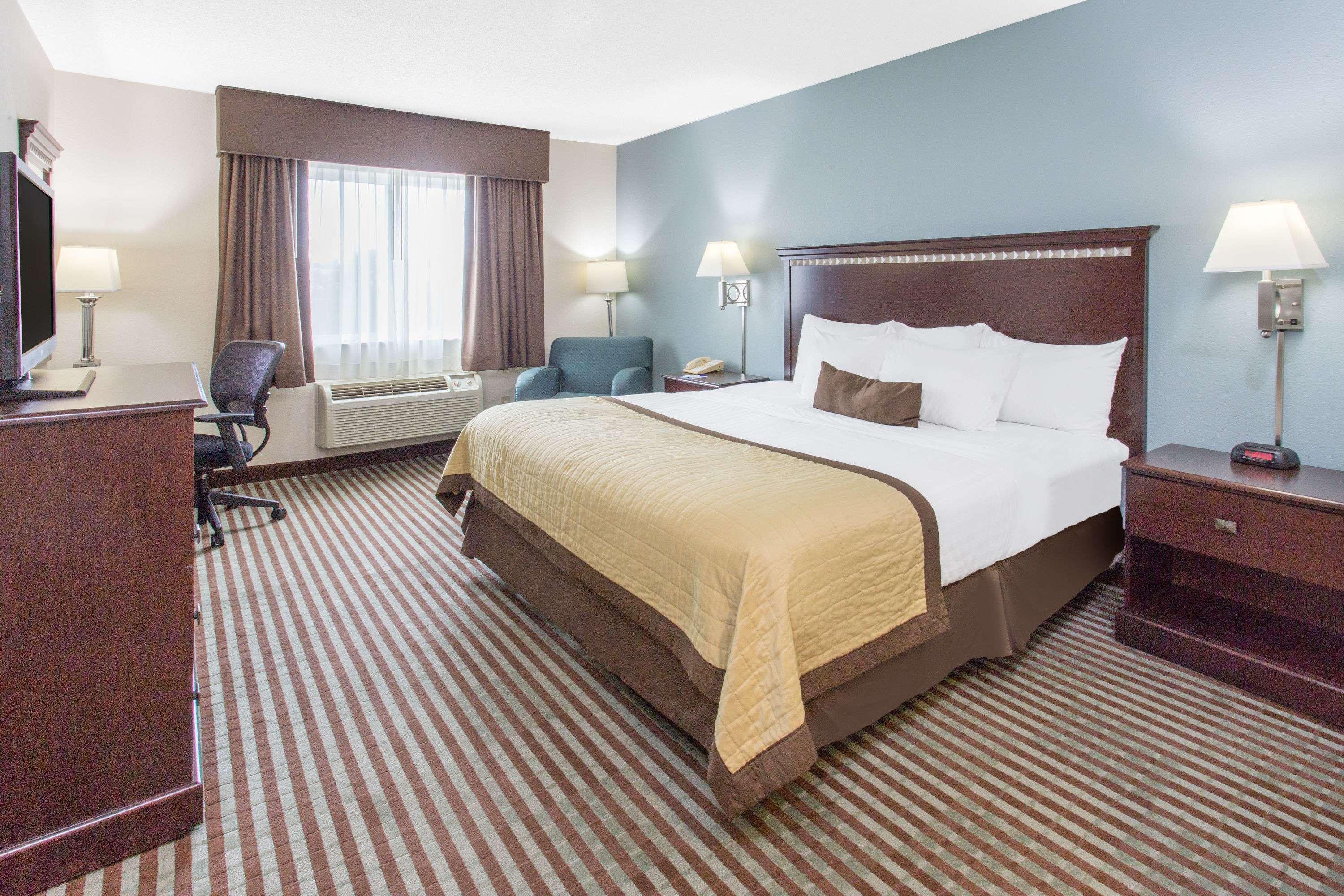 Baymont By Wyndham Mattoon Hotel Exterior foto